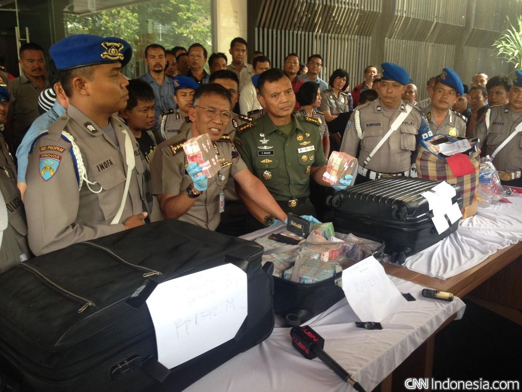 TNI dan BRIMOB AKUR